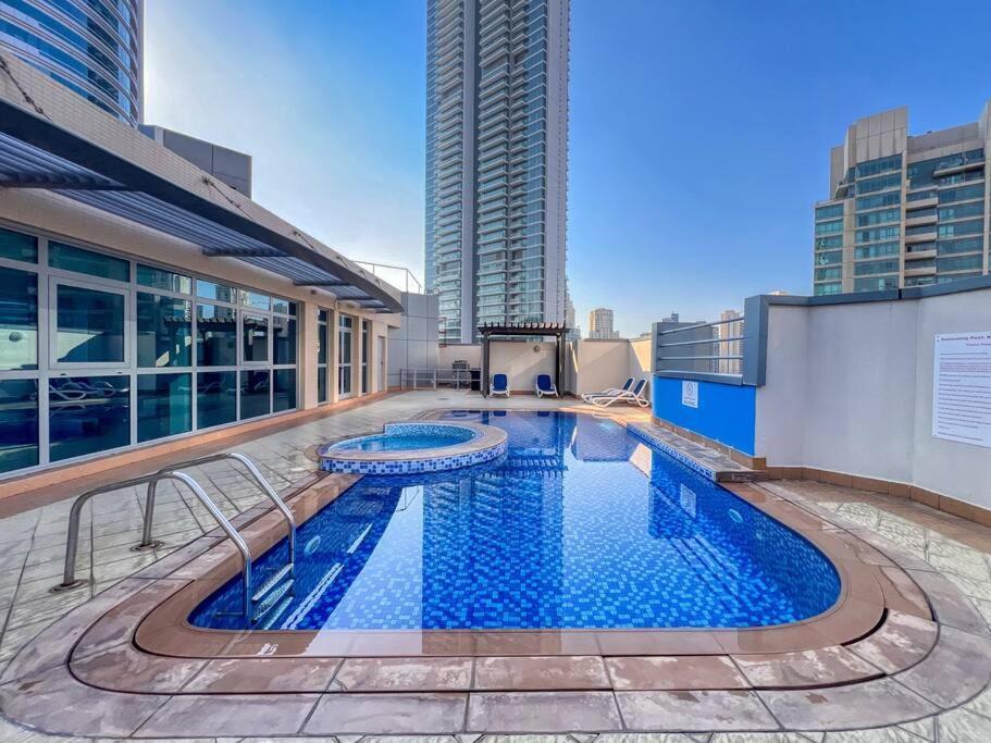 First Class Stylish 4br Marina W Pool, Gym, Walk To Metro Apartment Dubai