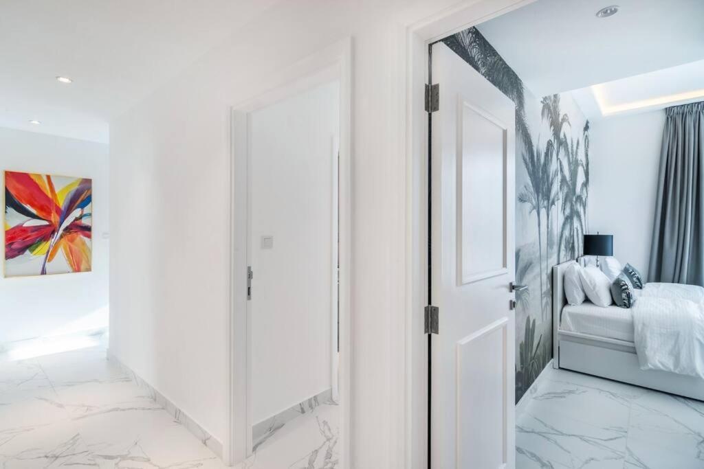 First Class Stylish 4br Marina W Pool, Gym, Walk To Metro Apartment Dubai