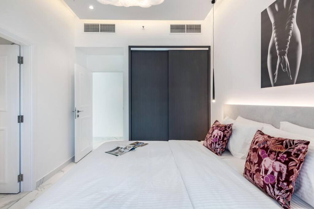 Apartment First Class Stylish 4br Marina W Pool, Gym, Walk To Metro Dubai