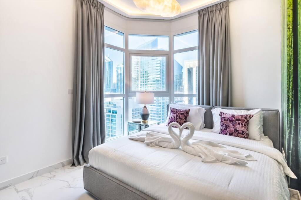 First Class Stylish 4br Marina W Pool, Gym, Walk To Metro *