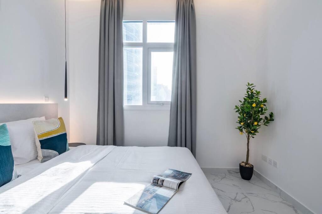 First Class Stylish 4br Marina W Pool, Gym, Walk To Metro Dubai