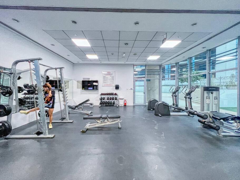 First Class Stylish 4br Marina W Pool, Gym, Walk To Metro Apartment Dubai