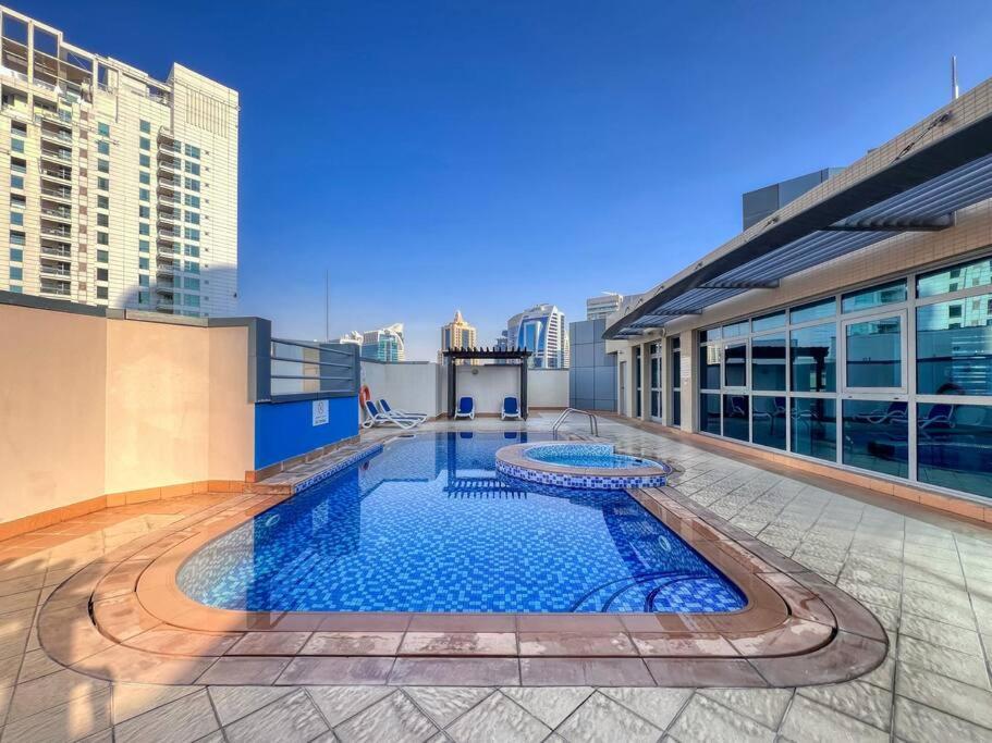 First Class Stylish 4br Marina W Pool, Gym, Walk To Metro Apartment